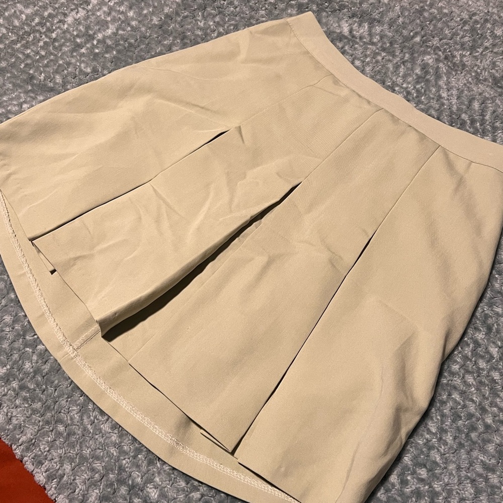 Lime green pleated skort
